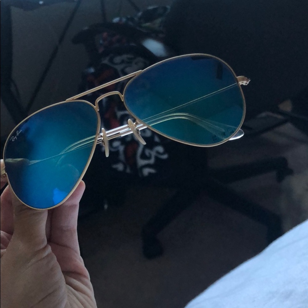 Blue mirror RayBan Aviator